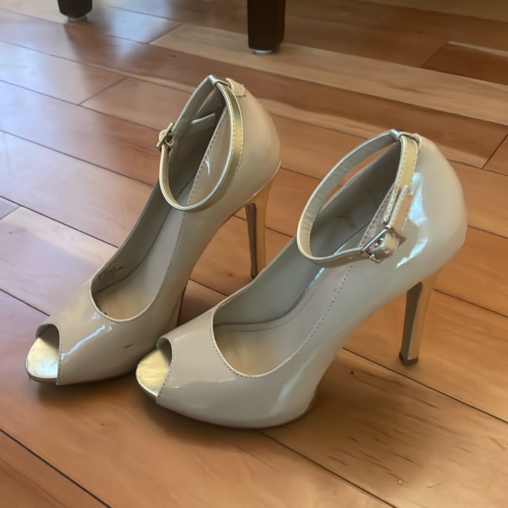 BCBGeneration patent leather heels w metallic gold detailing